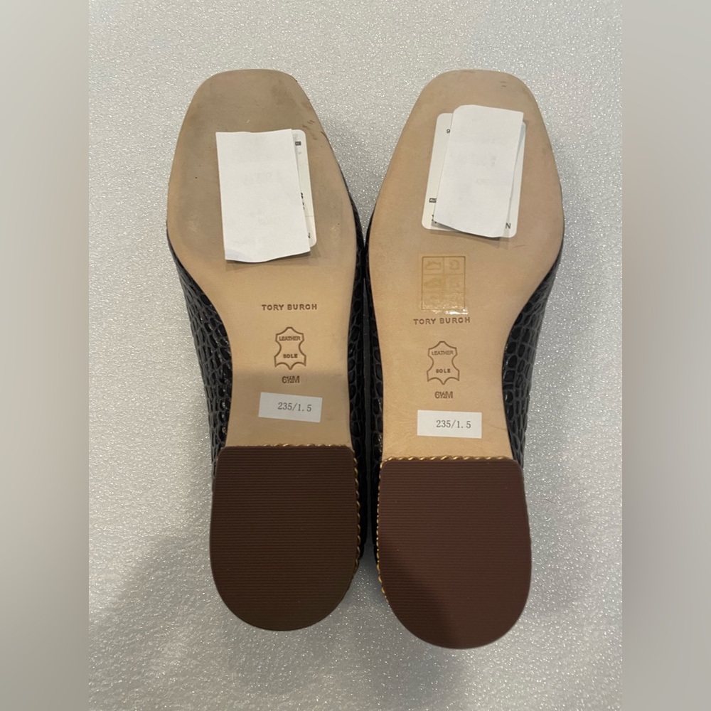 Tory Burch RUBY CHAIN LOAFER - Slip-ons Grey Croc -Sz 5  MSRP $328 - Picture 7 of 16